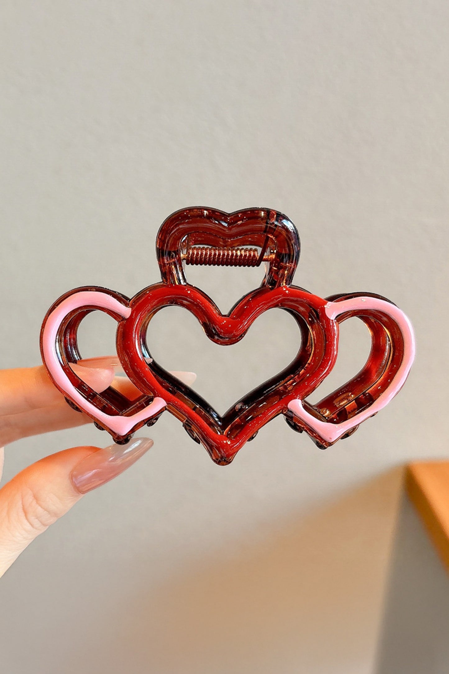 Bonbon Hollowed Heart Design Color Contrasted Acrylic Hair Claw Clip