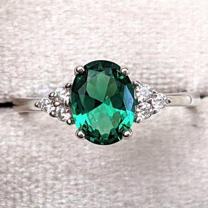 Fashionable Womens Ring With Oval Zircon